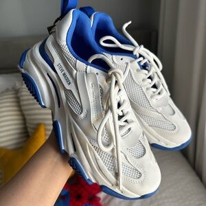 Steve Madden White and Blue Retro Runner Sneakers